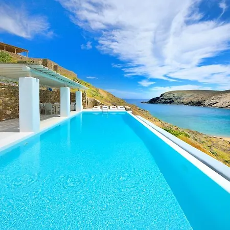 Bella Fokos Big Villa